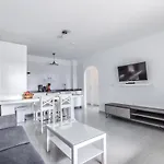 New Lanzasuites Villa